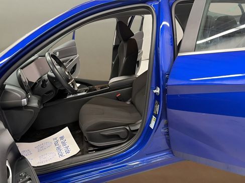 Used 2025 Hyundai Elantra SEL FWD image 25