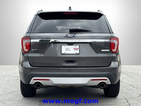 Used 2017 Ford Explorer XLT image 24