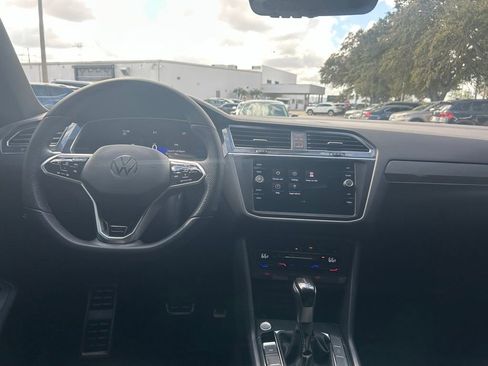 Certified 2022 Volkswagen Tiguan SE R-Line image 46