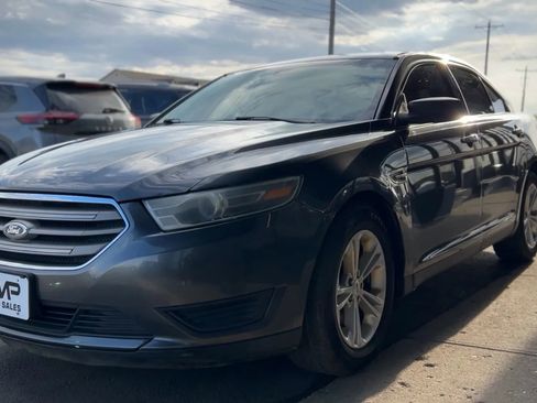 Used 2015 Ford Taurus SE image 7
