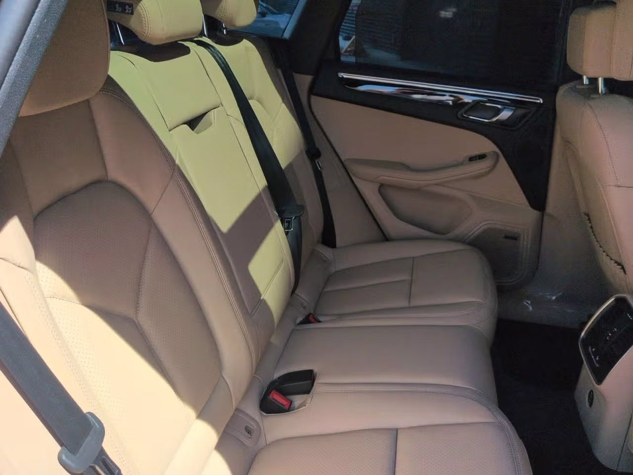 Certified 2026 Porsche Macan AWD/4WD image 24