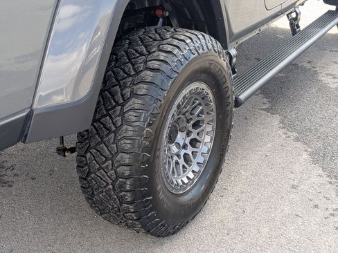 Used 2020 Jeep Gladiator Overland image 13