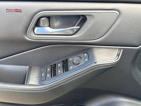 Used 2026 Nissan Rogue SV AWD/4WD image 18