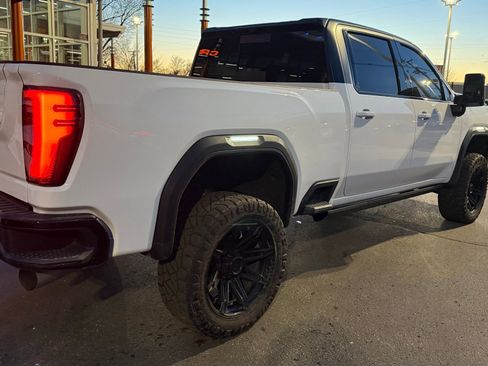 Used 2024 GMC Sierra 2500 AT4X image 9