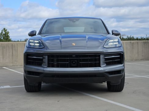 Certified 2025 Porsche Cayenne Coupe image 11