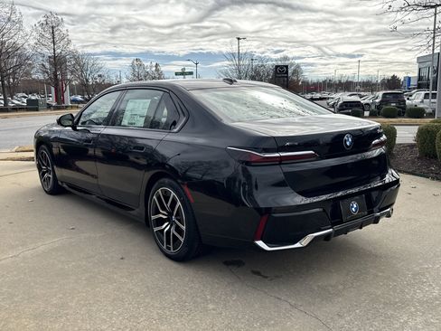 New 2026 BMW 750e xDrive image 3
