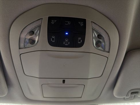 Used 2020 Chrysler Pacifica Touring-L image 25