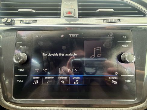 Used 2022 Volkswagen Tiguan SE w/ Panoramic Sunroof Package image 15