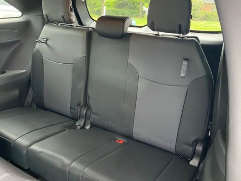 Used 2022 Toyota Sienna XSE FWD image 8