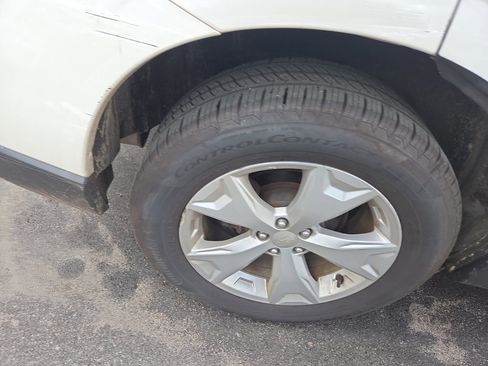 Used 2014 Subaru Forester 2.5i Touring AWD/4WD image 4