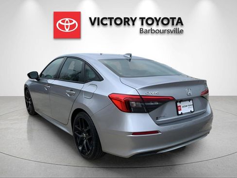 Used 2023 Honda Civic Sport image 6