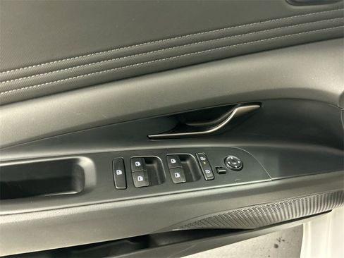 Used 2025 Hyundai Elantra Sport image 11