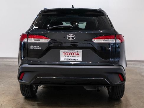 Used 2025 Toyota Corolla Cross LE FWD image 8
