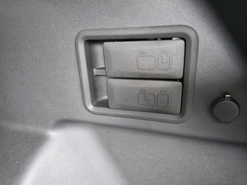 Used 2023 Chevrolet Equinox LT image 19