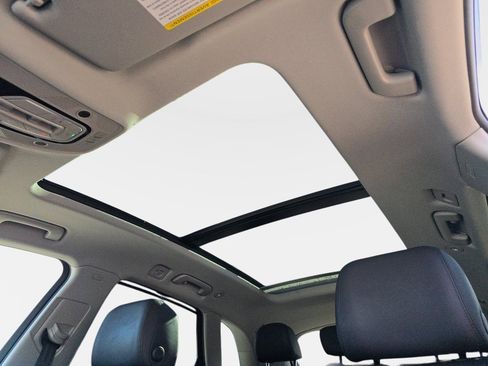 Used 2020 Audi Q5 e Premium Plus w/ Premium Plus Package image 34