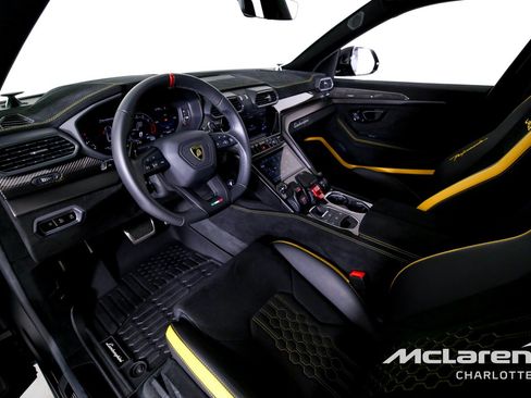 Used 2024 Lamborghini Urus Performante AWD/4WD image 12
