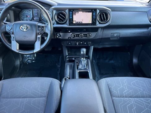 Used 2018 Toyota Tacoma TRD Sport image 3