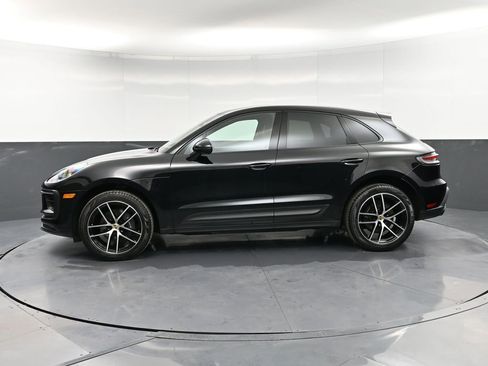 Certified 2024 Porsche Macan image 2