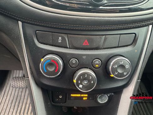 Used 2019 Chevrolet Trax LT w/ LT Convenience Package image 21