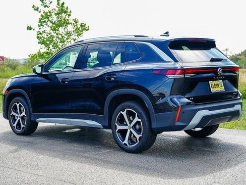 Used 2025 Volkswagen Tiguan SE w/ Panoramic Sunroof Package image 28
