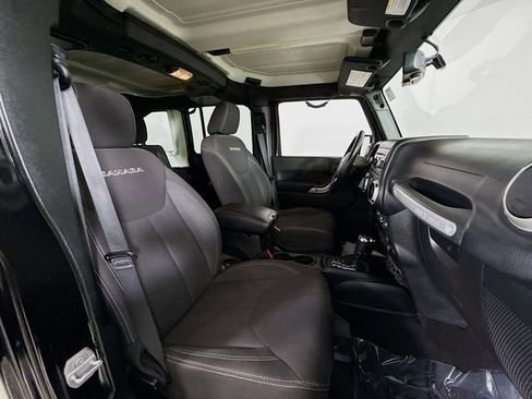 Used 2017 Jeep Wrangler Unlimited Sahara w/ Connectivity Group image 24