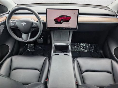 Used 2024 Tesla Model Y Long Range AWD/4WD image 17
