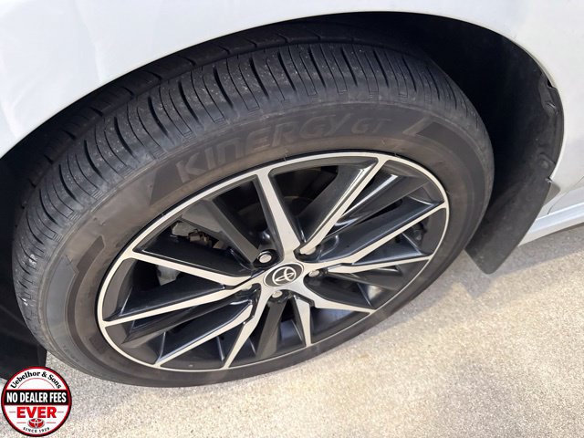 Used 2023 Toyota Camry SE w/ Blackout Package (TMS) AWD/4WD image 2