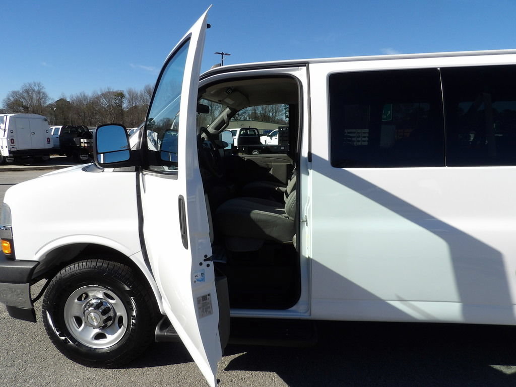 Used 2021 Chevrolet Express 3500 LT w/ LT Preferred Equipment Group RWD image 11