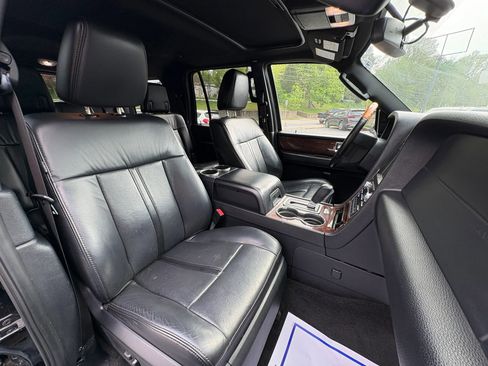 Used 2016 Lincoln Navigator Select image 24