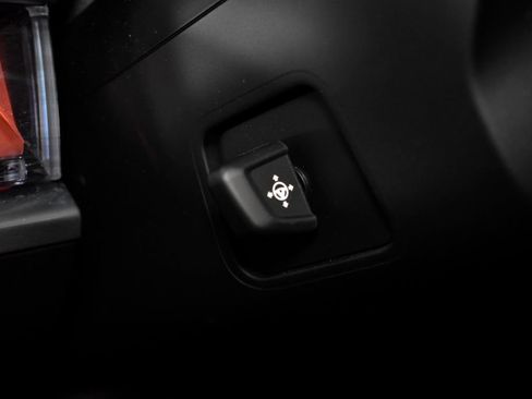 Used 2025 BMW 760i xDrive image 31