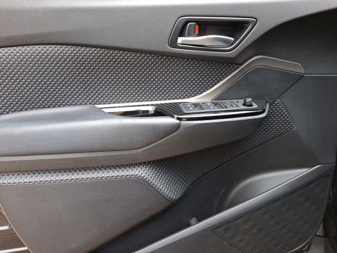 Used 2019 Toyota C-HR XLE image 12