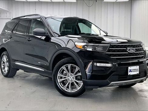 Used 2022 Ford Explorer XLT w/ Equipment Group 202A AWD/4WD image 34