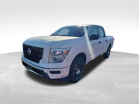 Used 2022 Nissan Titan SV image 14
