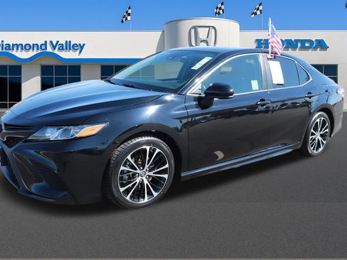 Used 2019 Toyota Camry SE FWD image 3
