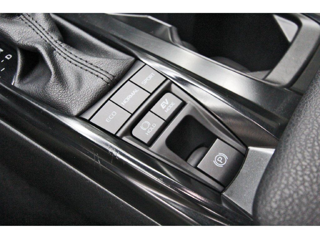 Used 2025 Toyota Camry LE FWD image 29