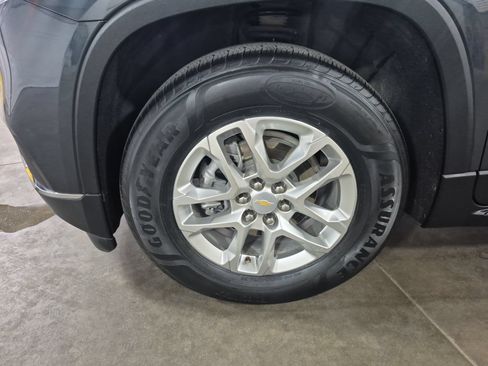 Certified 2021 Chevrolet Traverse LT FWD image 32