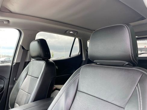 Used 2022 GMC Terrain SLT w/ Tech Package FWD image 19