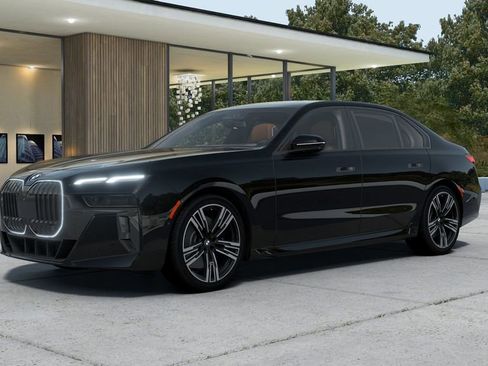 Used 2025 BMW 760i xDrive w/ Executive Package image 34