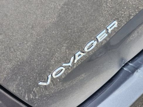 Used 2022 Chrysler Voyager LX FWD image 13