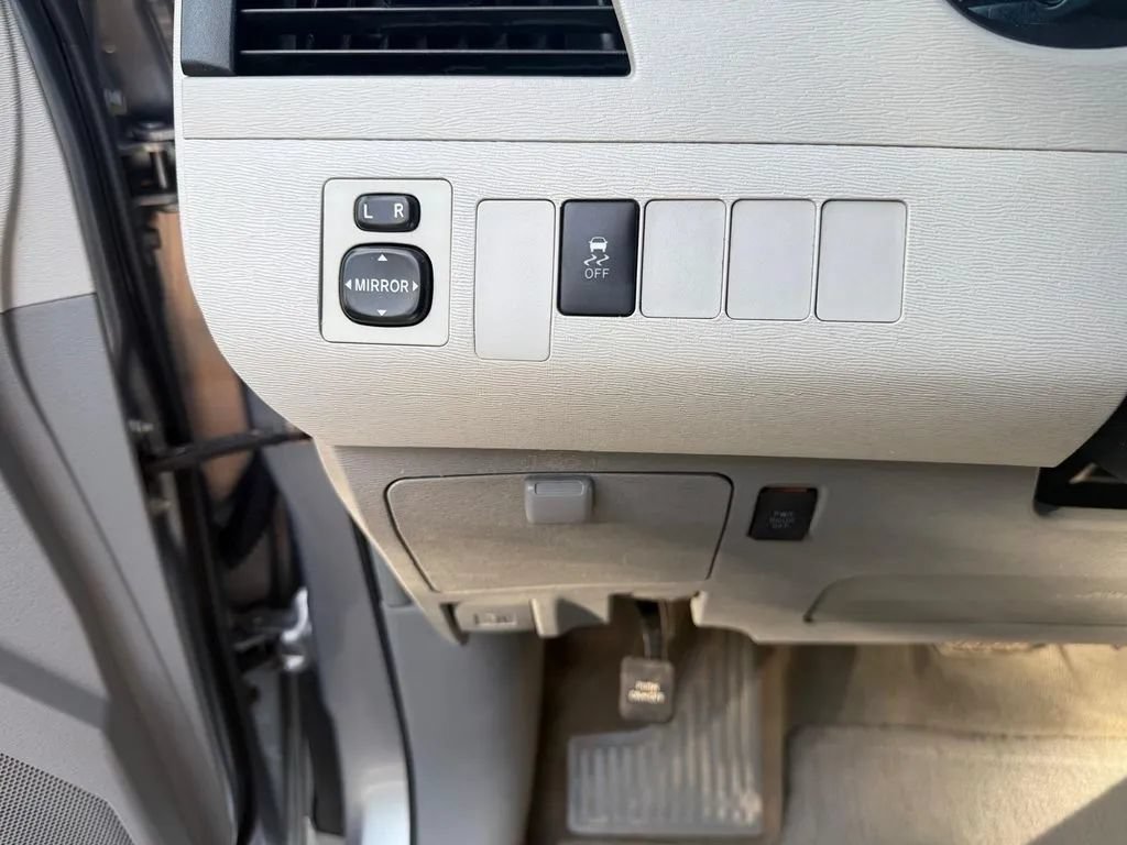 Used 2013 Toyota Sienna LE FWD image 15