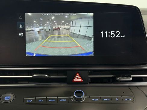 Used 2025 Hyundai Elantra SEL image 16