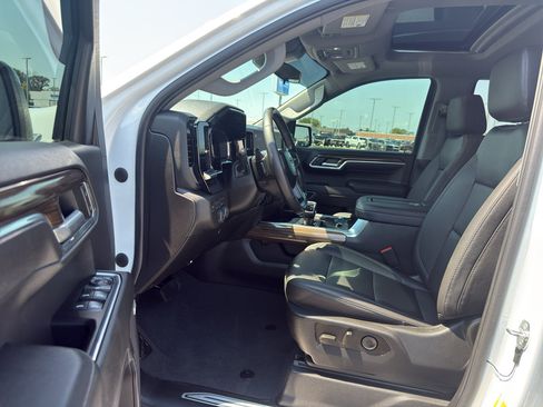 Used 2022 Chevrolet Silverado 1500 RST w/ Convenience Package II AWD/4WD image 12