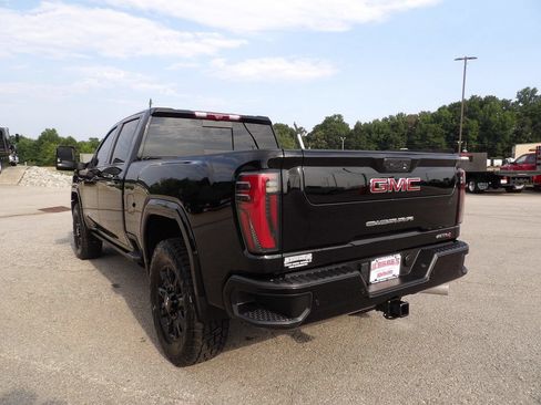 Used 2024 GMC Sierra 2500 AT4 w/ AT4 Premium Plus Package AWD/4WD image 5