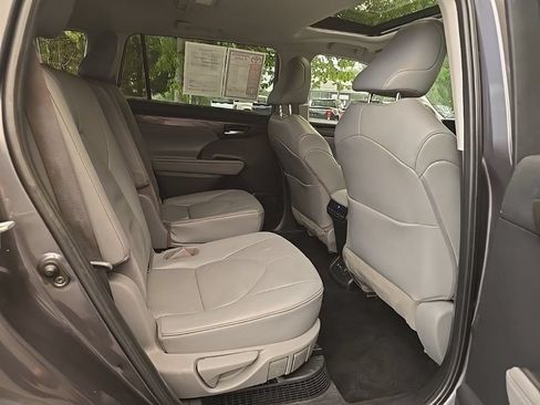 Used 2021 Toyota Highlander Limited AWD/4WD image 13