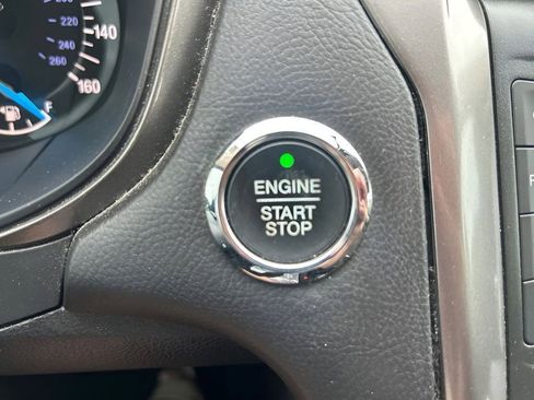 Used 2017 Ford Fusion SE FWD image 28