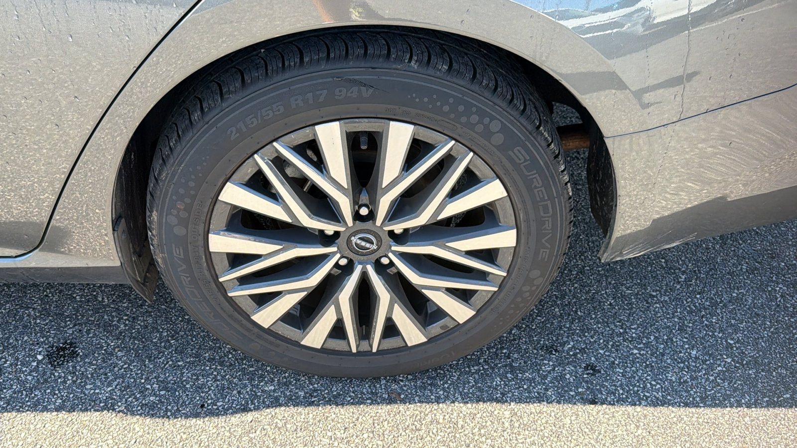 Used 2025 Nissan Altima 2.5 SV FWD image 13