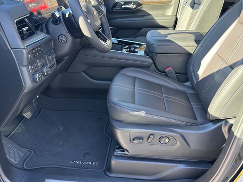 New 2026 Chevrolet Suburban High Country AWD/4WD image 9
