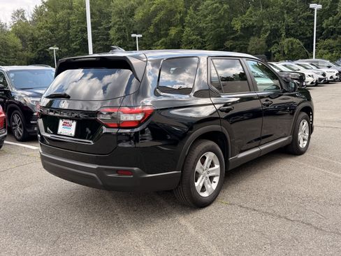 Used 2023 Honda Pilot LX image 7
