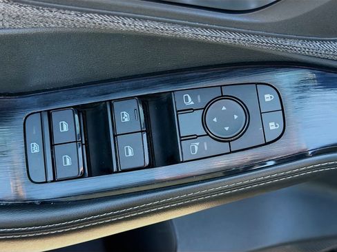 Used 2023 Nissan Rogue SV image 25