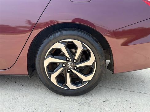 Used 2017 Honda Accord EX image 12
